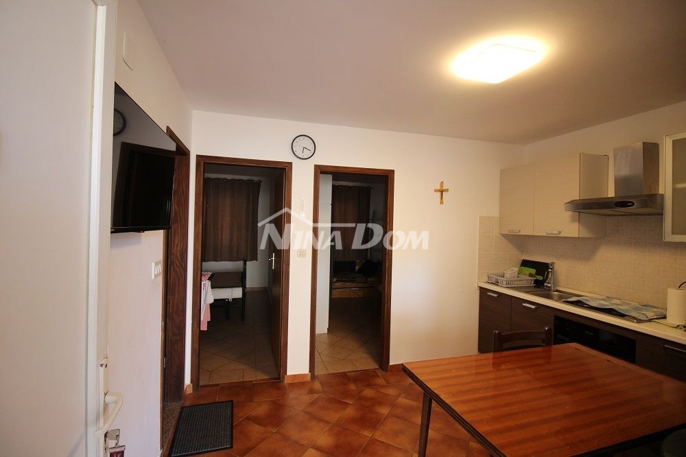 Appartamento al piano terra con due camere da letto a 80 metri dalla spiaggia