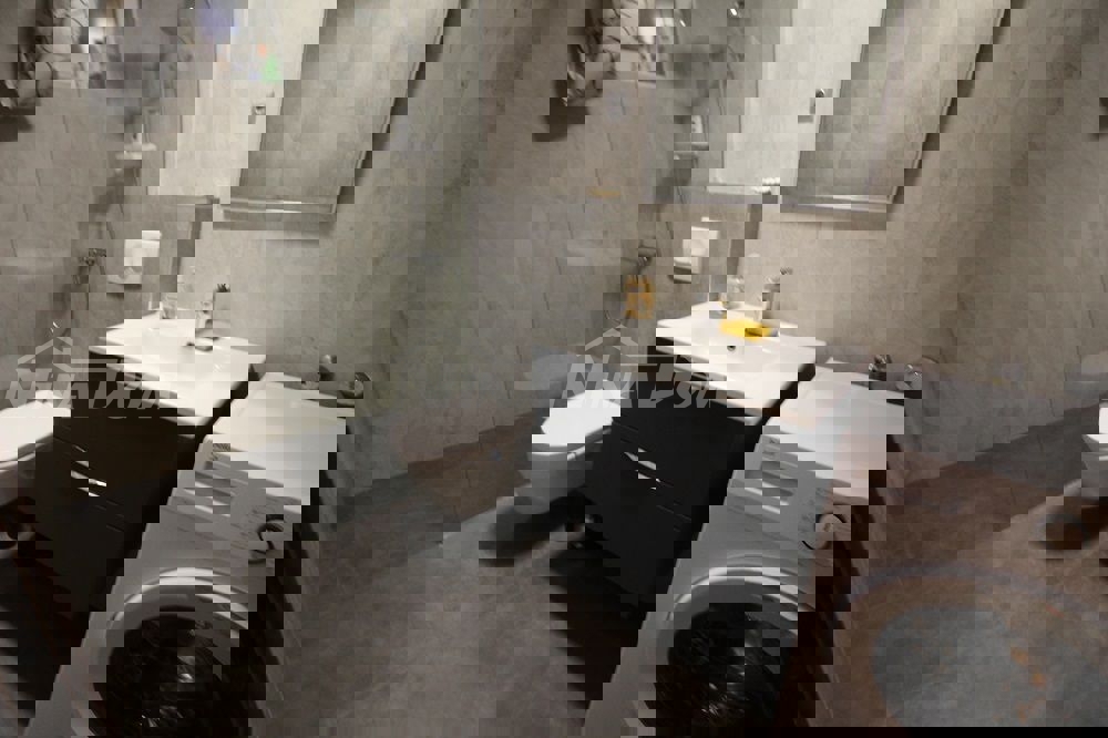 Appartamento al piano terra con due camere da letto a 80 metri dalla spiaggia