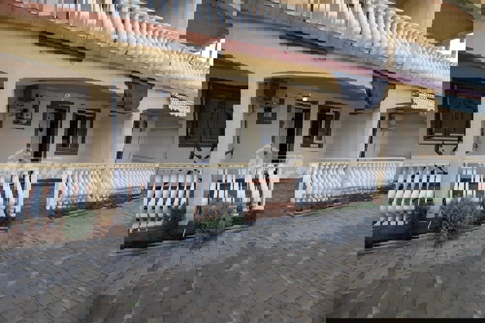 Appartamento al piano terra con due camere da letto a 80 metri dalla spiaggia