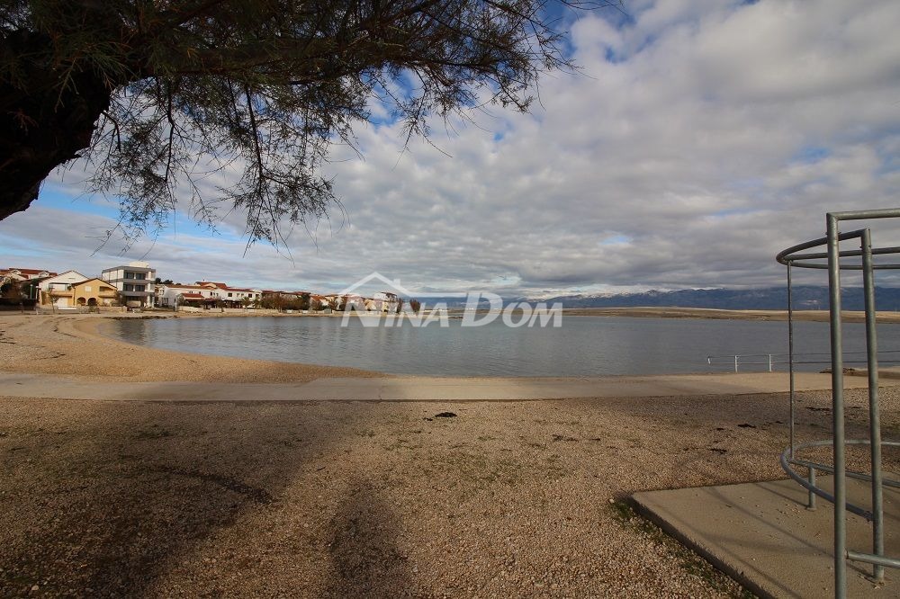 Appartamento al piano terra con due camere da letto a 80 metri dalla spiaggia