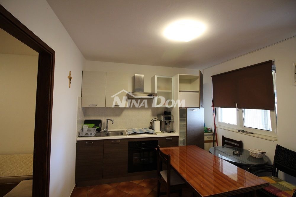 Appartamento al piano terra con due camere da letto a 80 metri dalla spiaggia