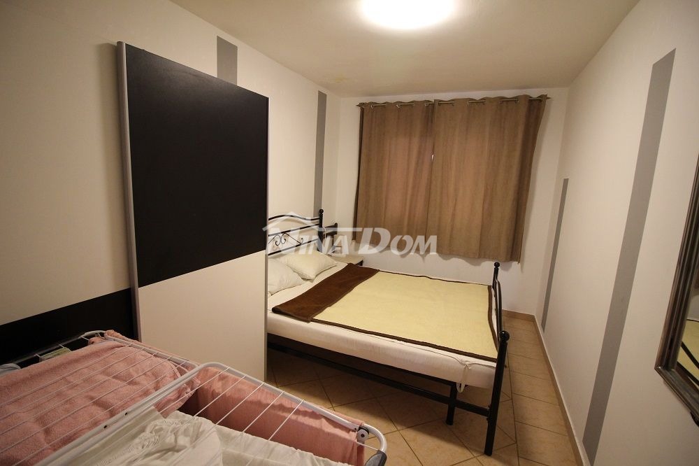 Appartamento al piano terra con due camere da letto a 80 metri dalla spiaggia