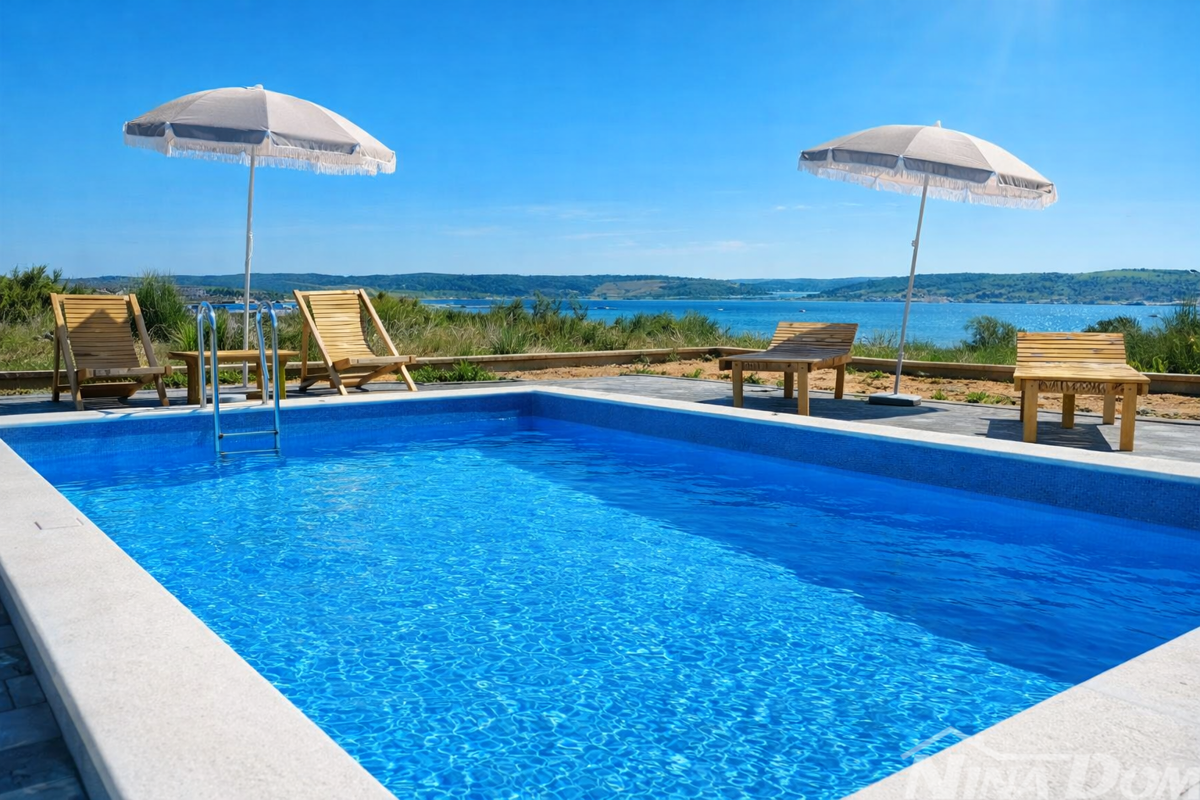 Dalmazia – Proprietà d’investimento a 100 m dal mare–Possibilità di campeggio / turismo