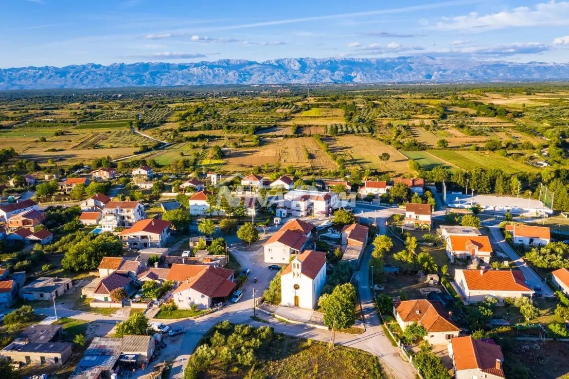 Terreno Edificabile Vicino a Zara – Tranquillità, Natura, Posizione Perfetta
