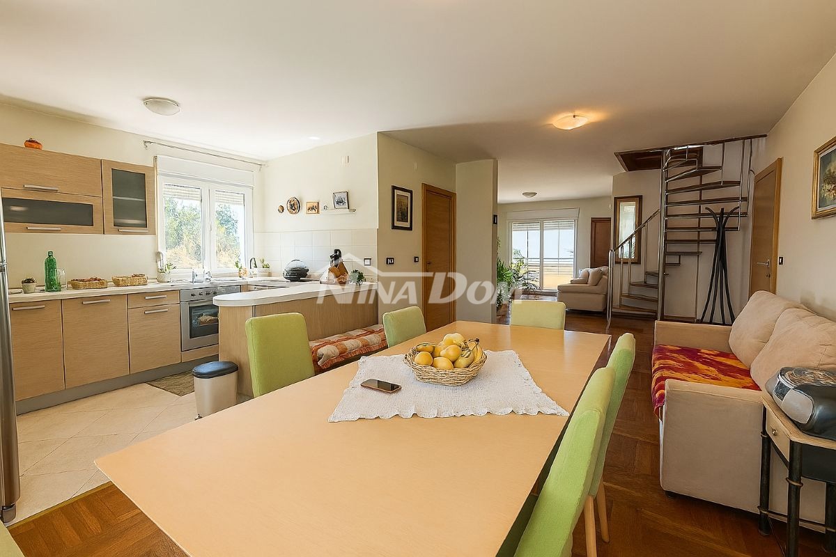 VIŠNJIK – Ampio Appartamento Duplex di 140 m² con Vista Città