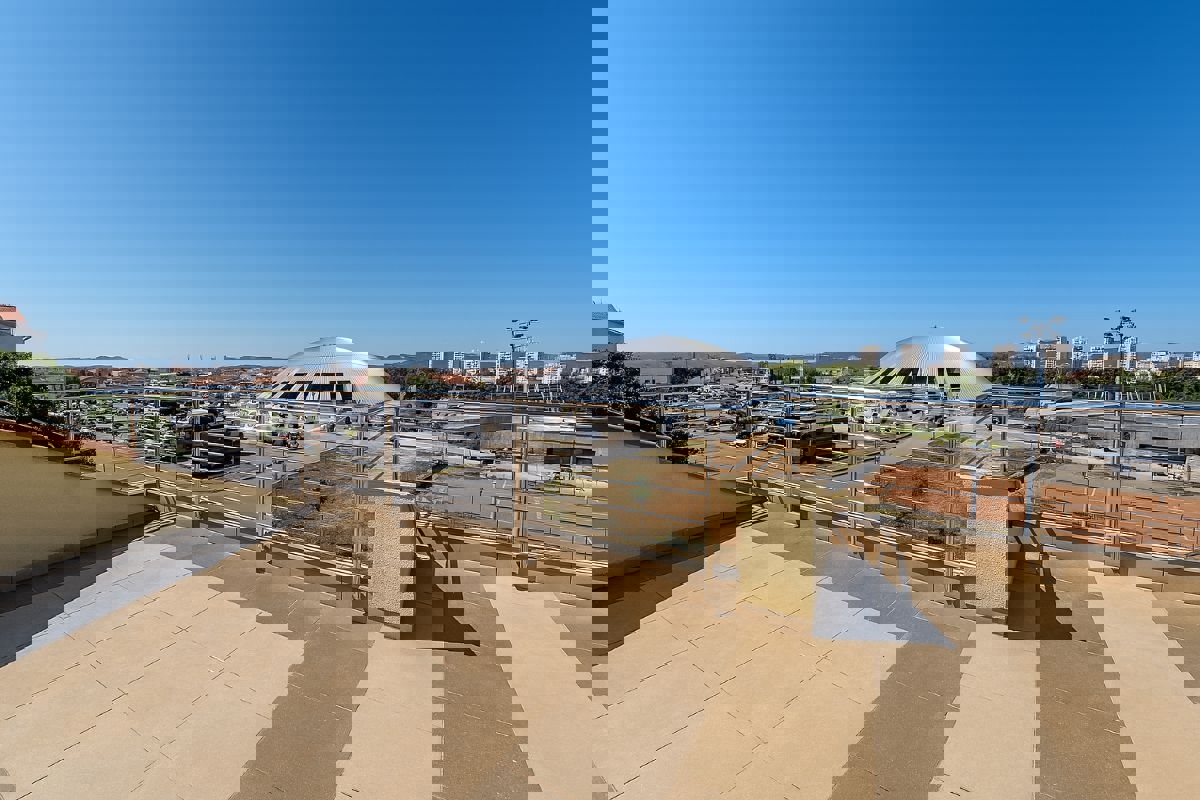 VIŠNJIK – Ampio Appartamento Duplex di 140 m² con Vista Città