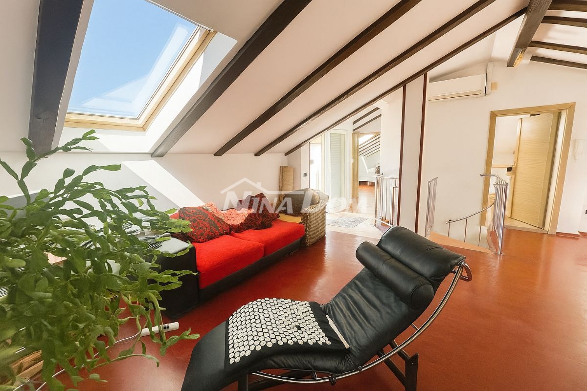 VIŠNJIK – Ampio Appartamento Duplex di 140 m² con Vista Città