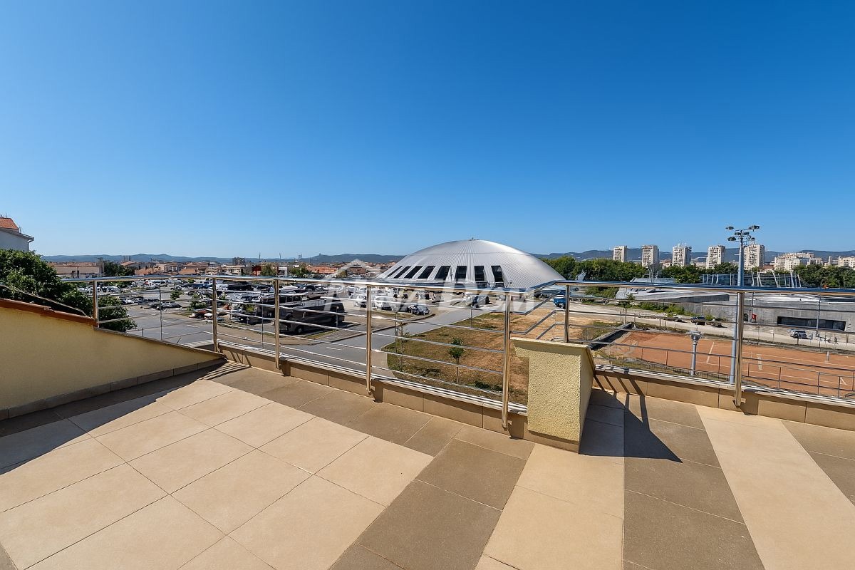 VIŠNJIK – Ampio Appartamento Duplex di 140 m² con Vista Città