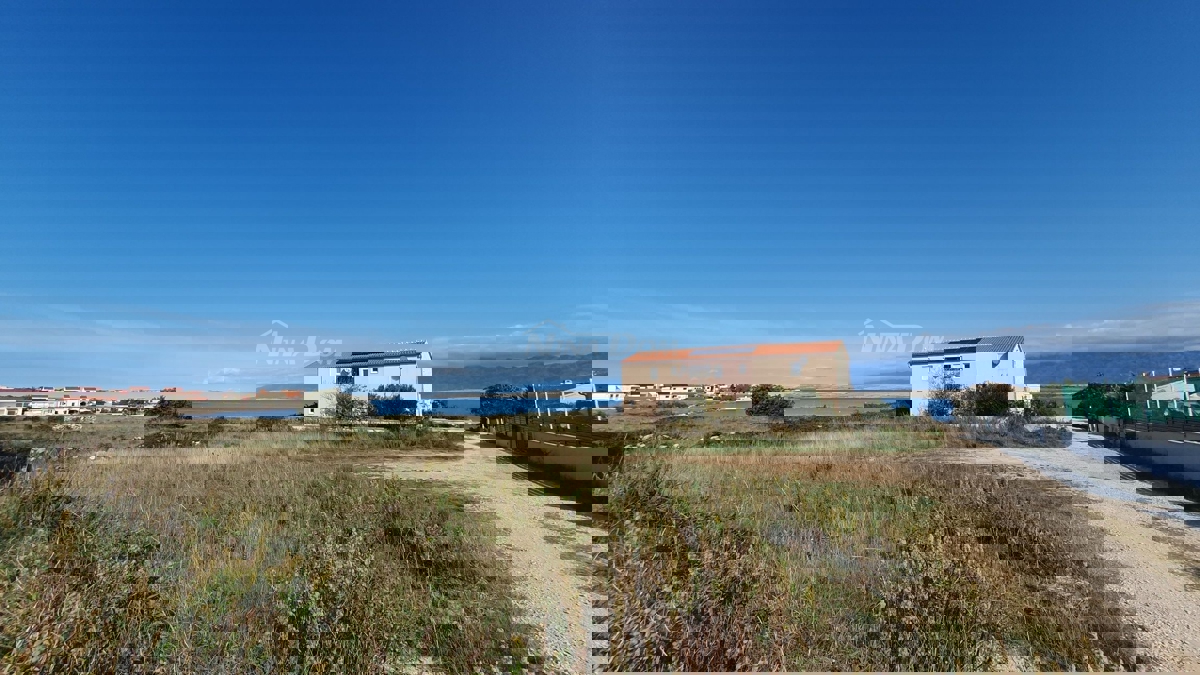 Terreno edificabile a 70 metri dal mare con splendida vista mare.