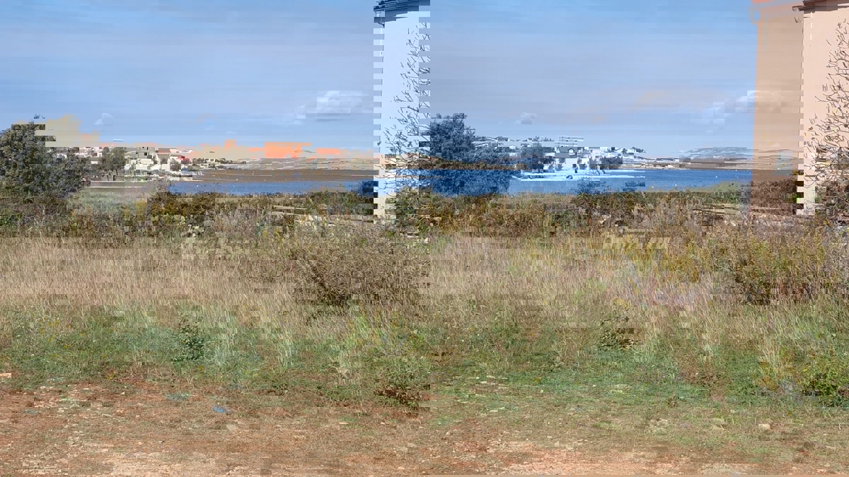 Terreno edificabile a 70 metri dal mare con splendida vista mare.