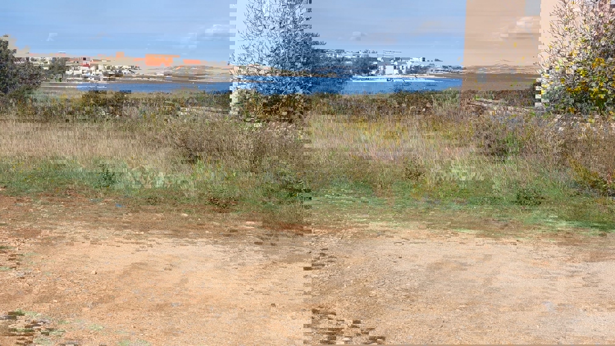 Terreno edificabile a 70 metri dal mare con splendida vista mare.