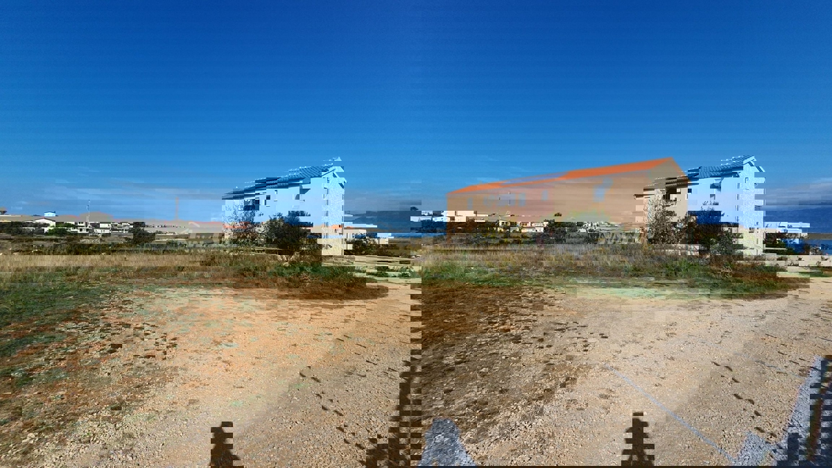 Terreno edificabile a 70 metri dal mare con splendida vista mare.