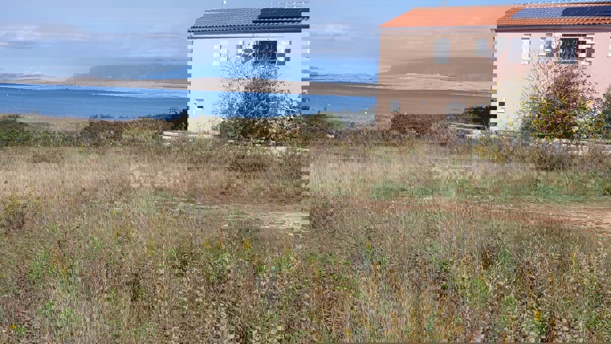 Terreno edificabile a 70 metri dal mare con splendida vista mare.