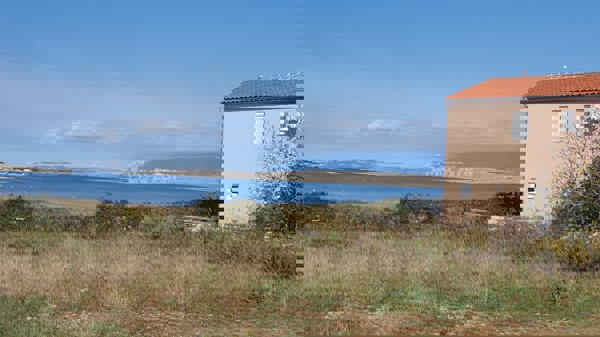 Terreno edificabile a 70 metri dal mare con splendida vista mare.