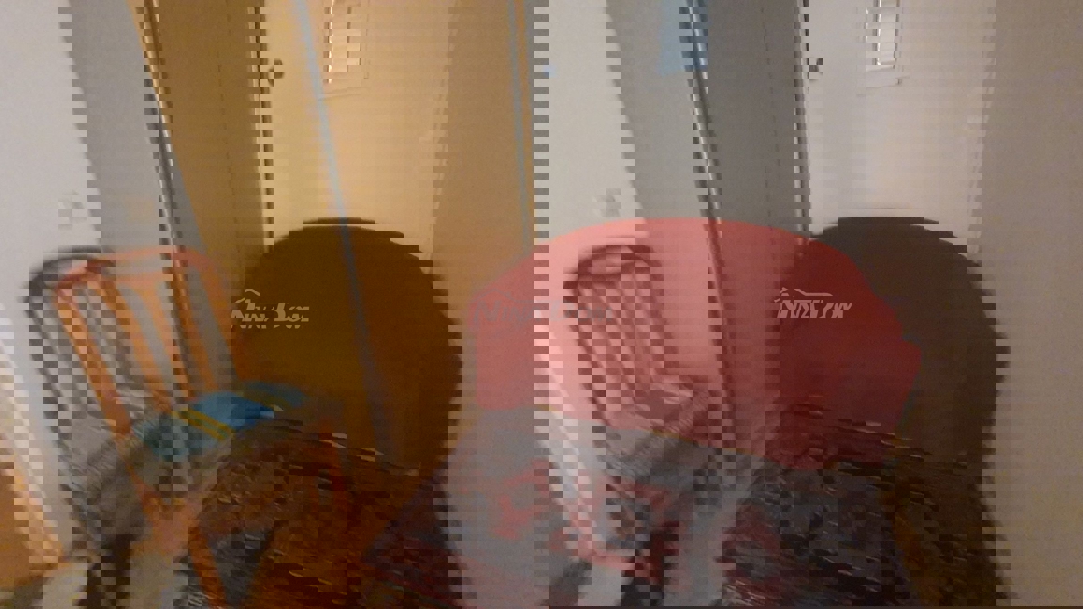 Proprietà familiare con un bel cortile e garage