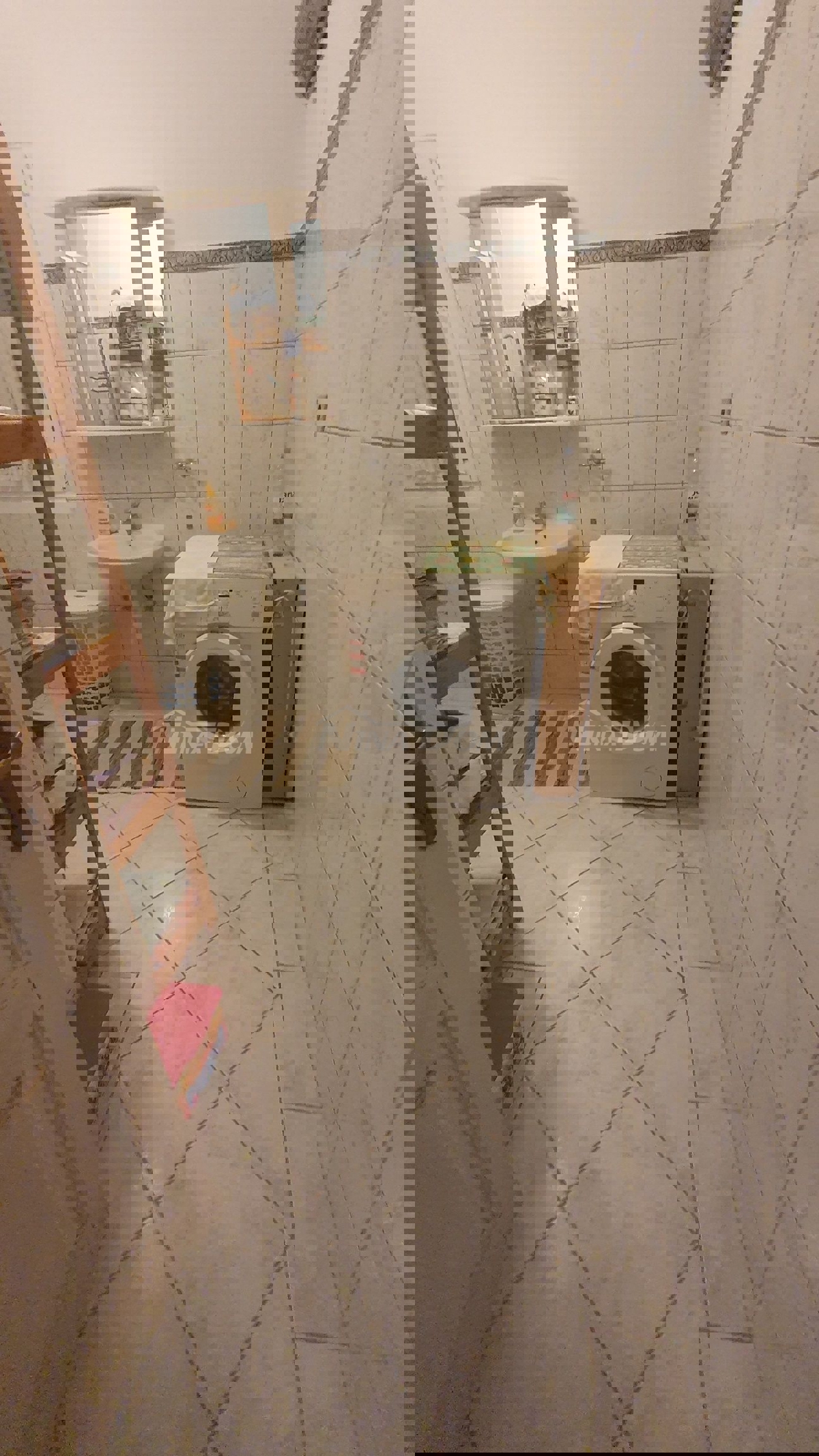 Proprietà familiare con un bel cortile e garage