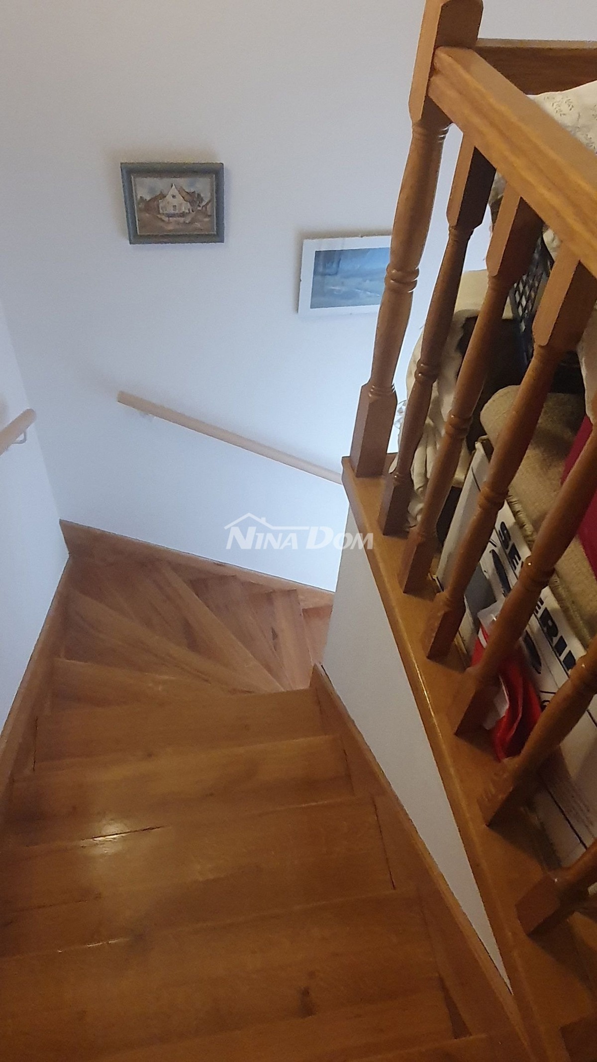 Proprietà familiare con un bel cortile e garage