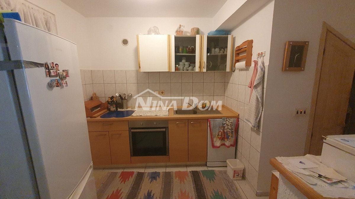 Proprietà familiare con un bel cortile e garage