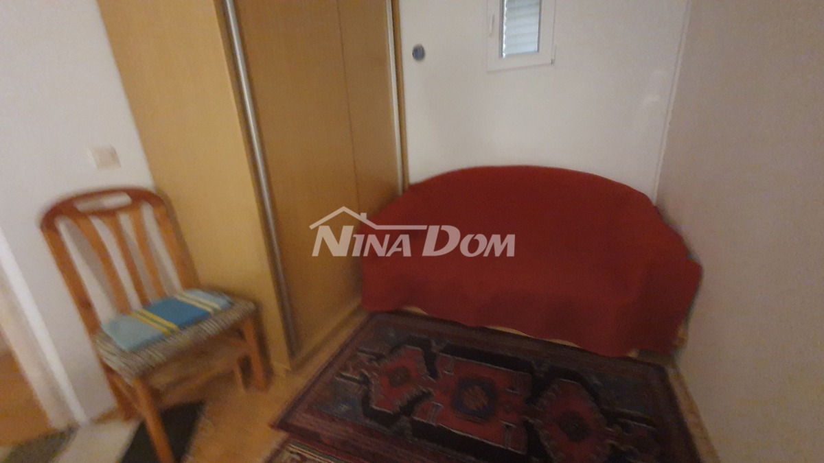 Proprietà familiare con un bel cortile e garage