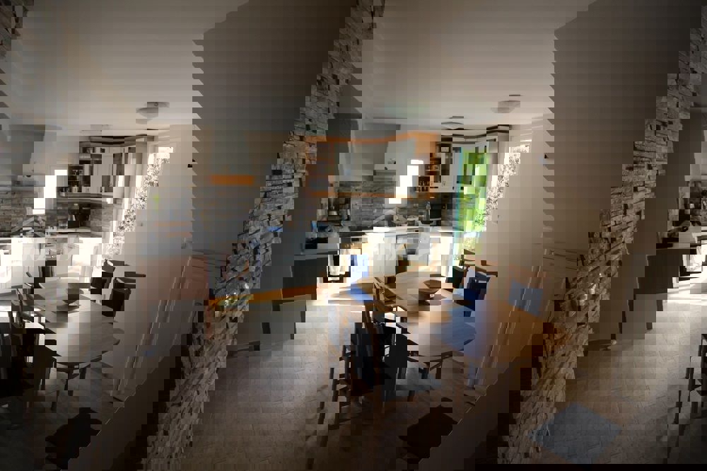 Proprietà di famiglia splendidamente arredata e tenuta, con garage.