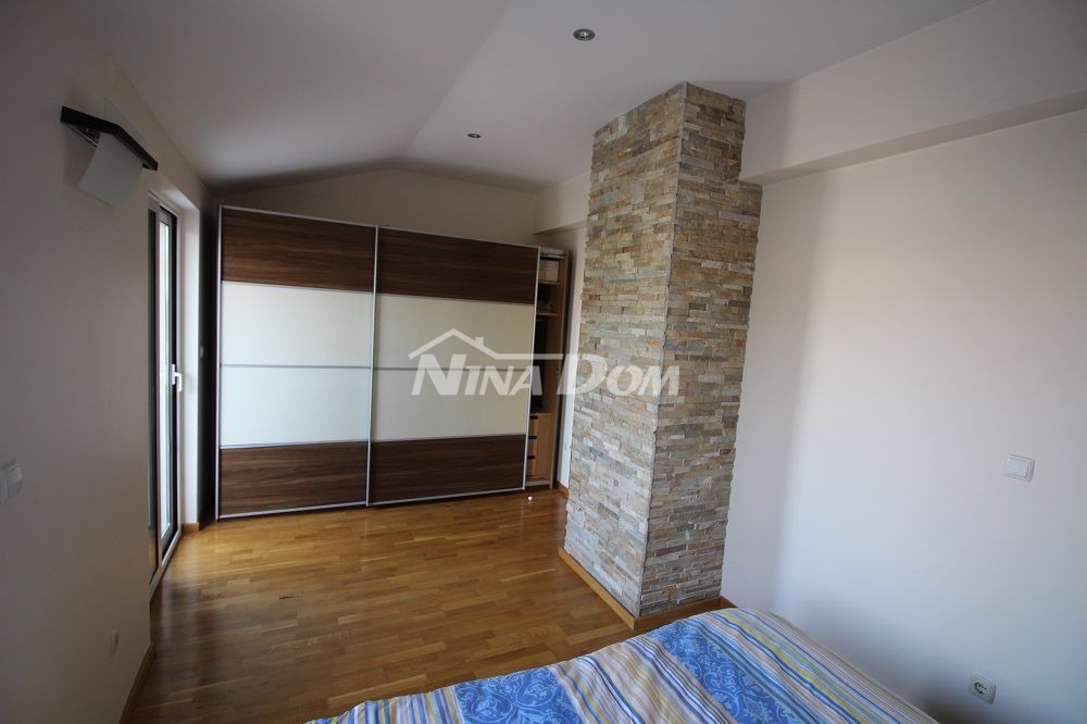 Proprietà di famiglia splendidamente arredata e tenuta, con garage.