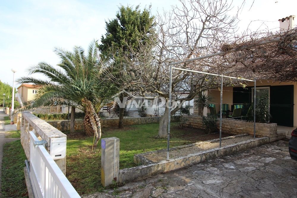 Proprietà di famiglia splendidamente arredata e tenuta, con garage.