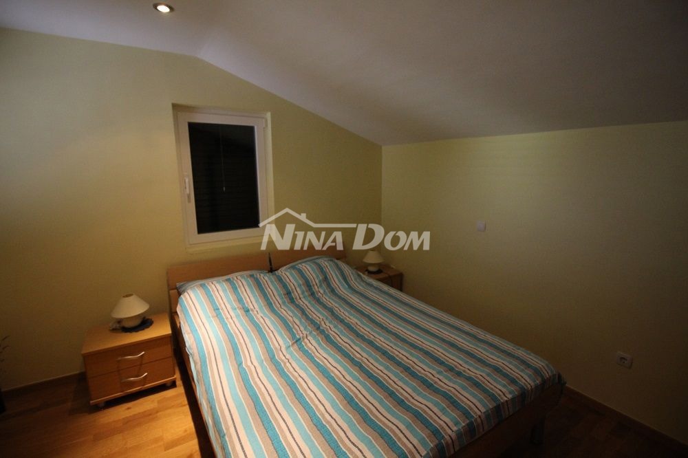 Proprietà di famiglia splendidamente arredata e tenuta, con garage.