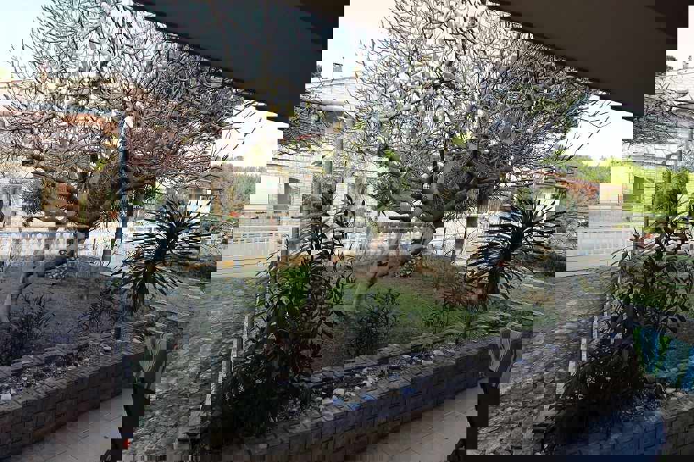 Proprietà di famiglia splendidamente arredata e tenuta, con garage.