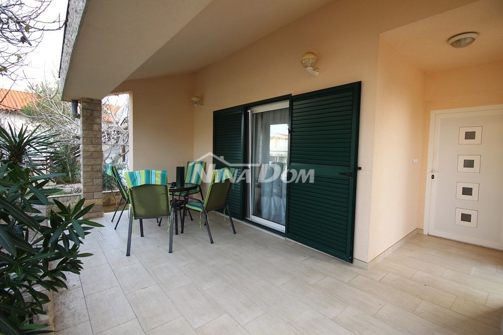 Proprietà di famiglia splendidamente arredata e tenuta, con garage.