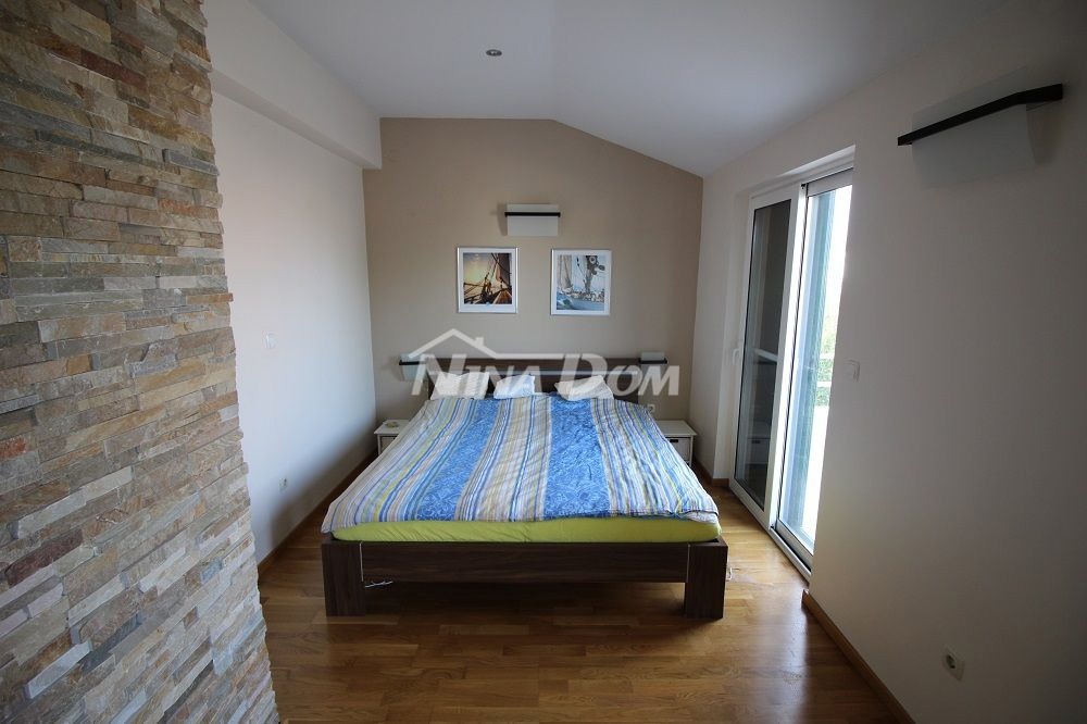 Proprietà di famiglia splendidamente arredata e tenuta, con garage.