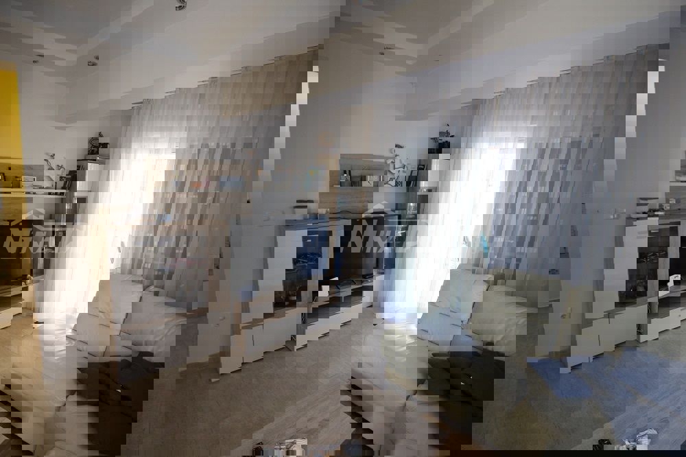 Proprietà di famiglia splendidamente arredata e tenuta, con garage.