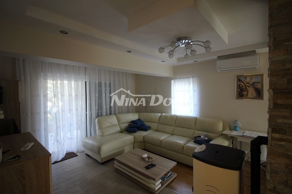 Proprietà di famiglia splendidamente arredata e tenuta, con garage.