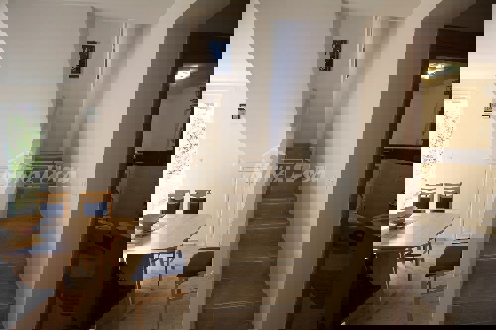 Proprietà di famiglia splendidamente arredata e tenuta, con garage.