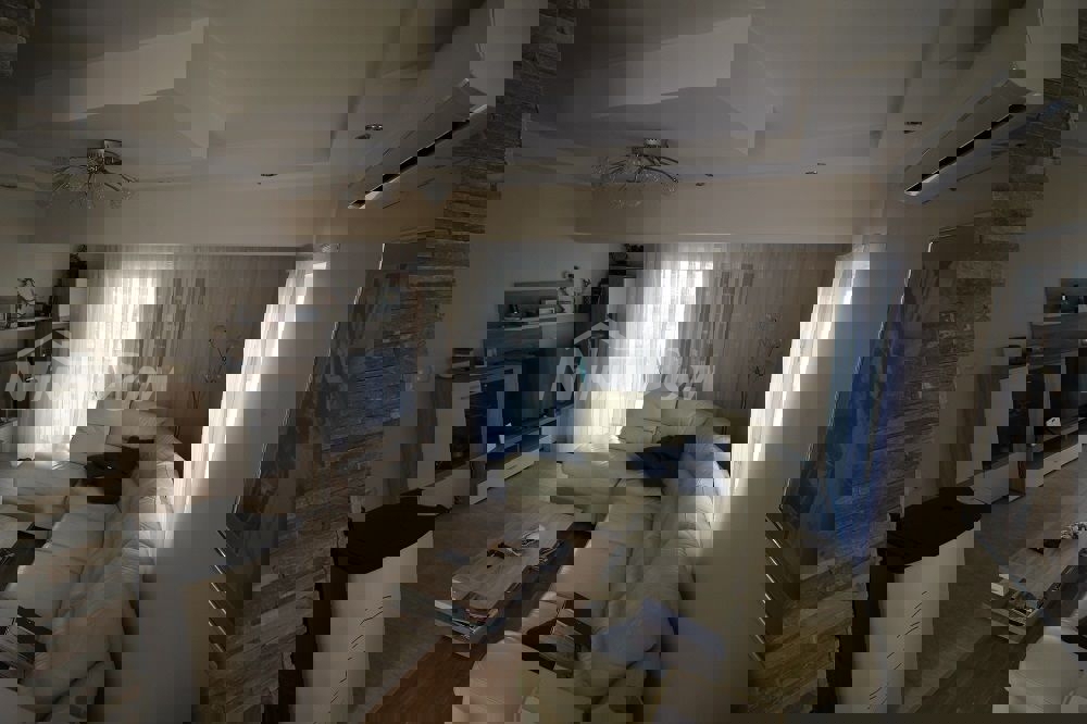 Proprietà di famiglia splendidamente arredata e tenuta, con garage.