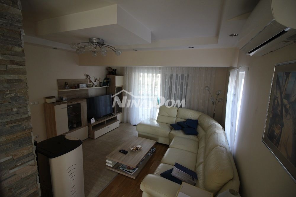 Proprietà di famiglia splendidamente arredata e tenuta, con garage.