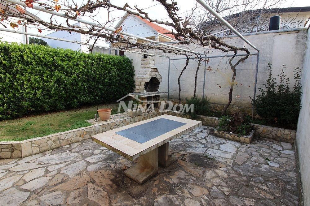 Proprietà di famiglia splendidamente arredata e tenuta, con garage.