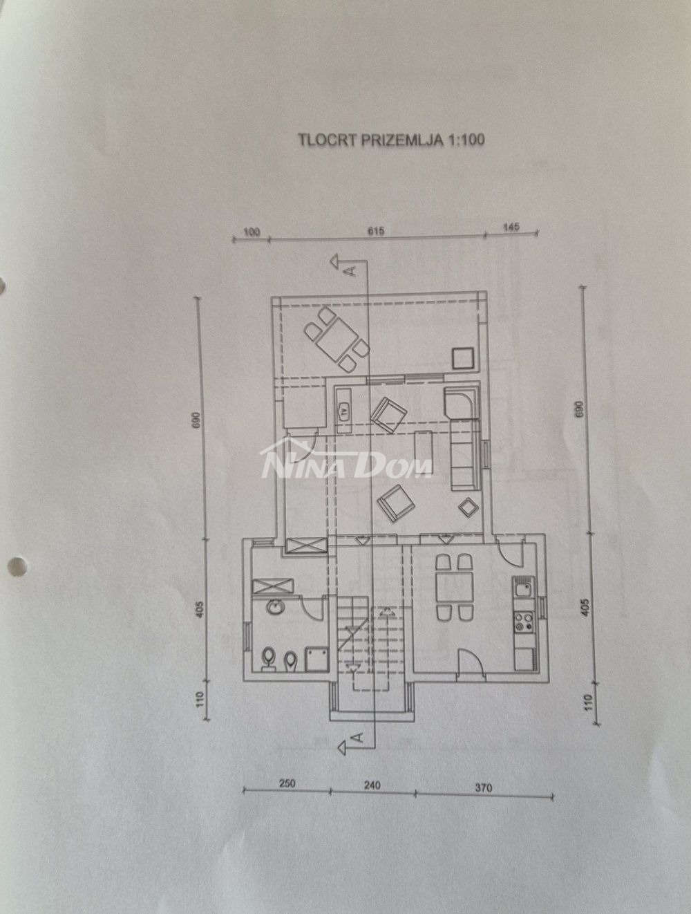 Proprietà di famiglia splendidamente arredata e tenuta, con garage.