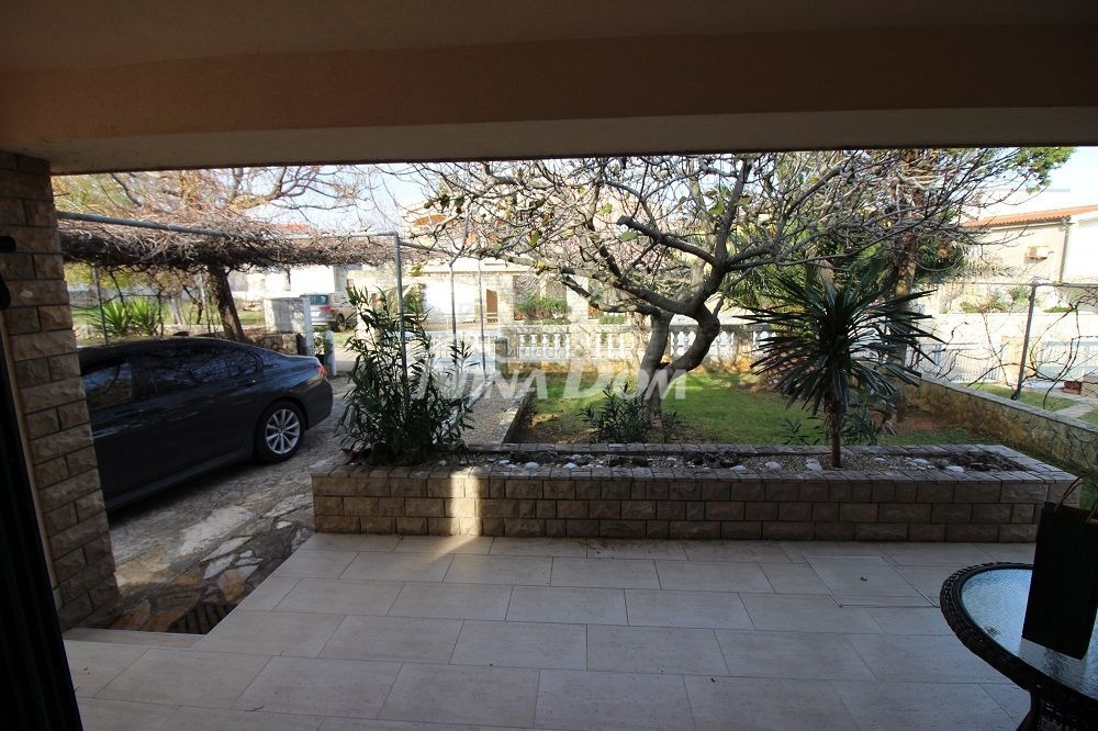 Proprietà di famiglia splendidamente arredata e tenuta, con garage.