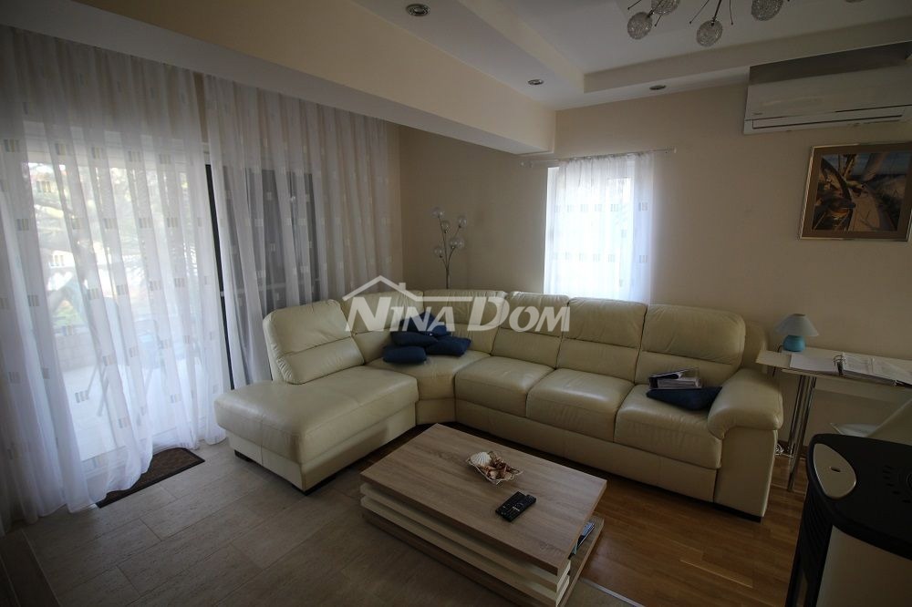 Proprietà di famiglia splendidamente arredata e tenuta, con garage.