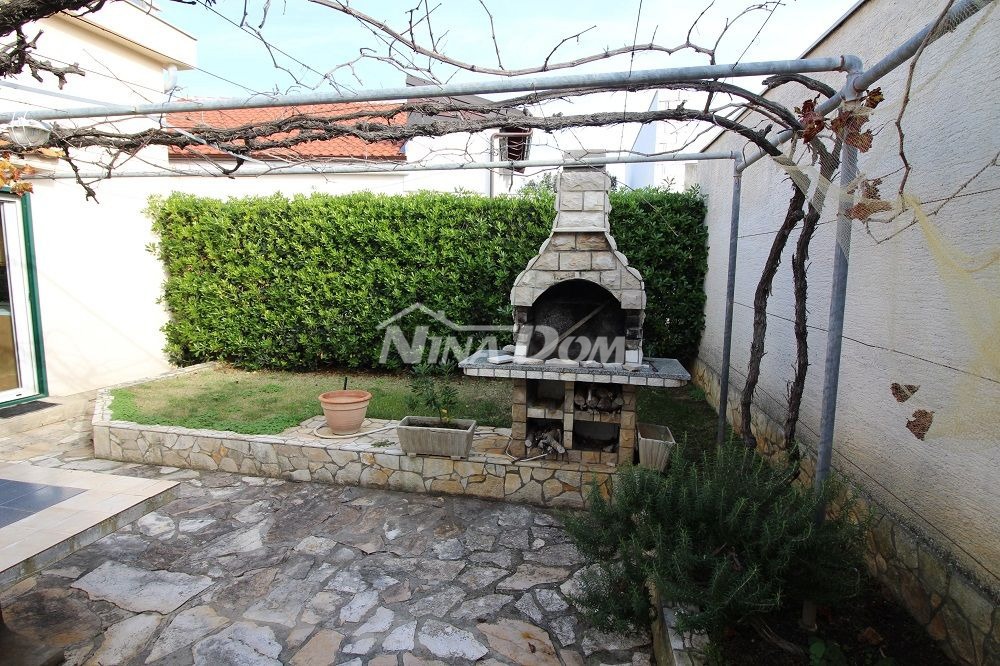 Proprietà di famiglia splendidamente arredata e tenuta, con garage.