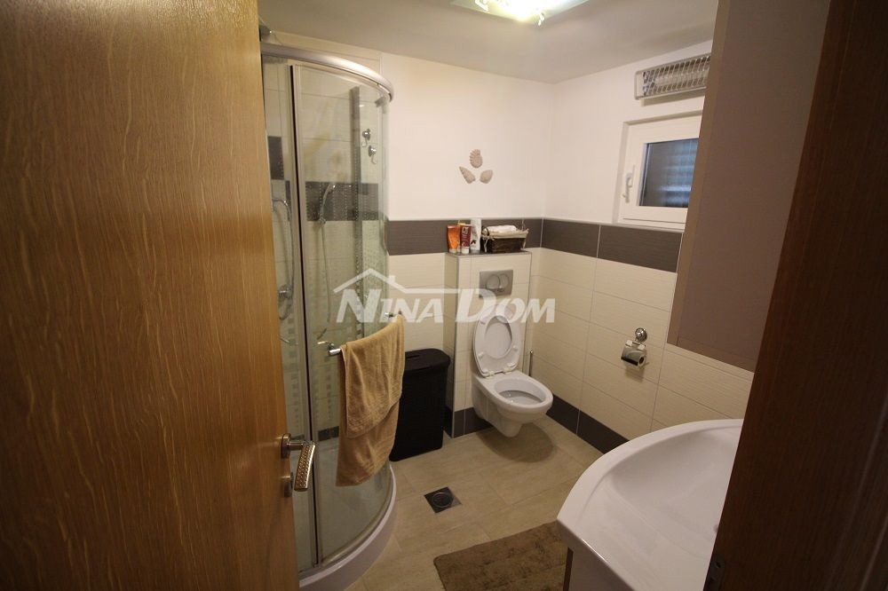 Proprietà di famiglia splendidamente arredata e tenuta, con garage.