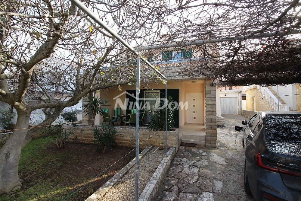 Proprietà di famiglia splendidamente arredata e tenuta, con garage.