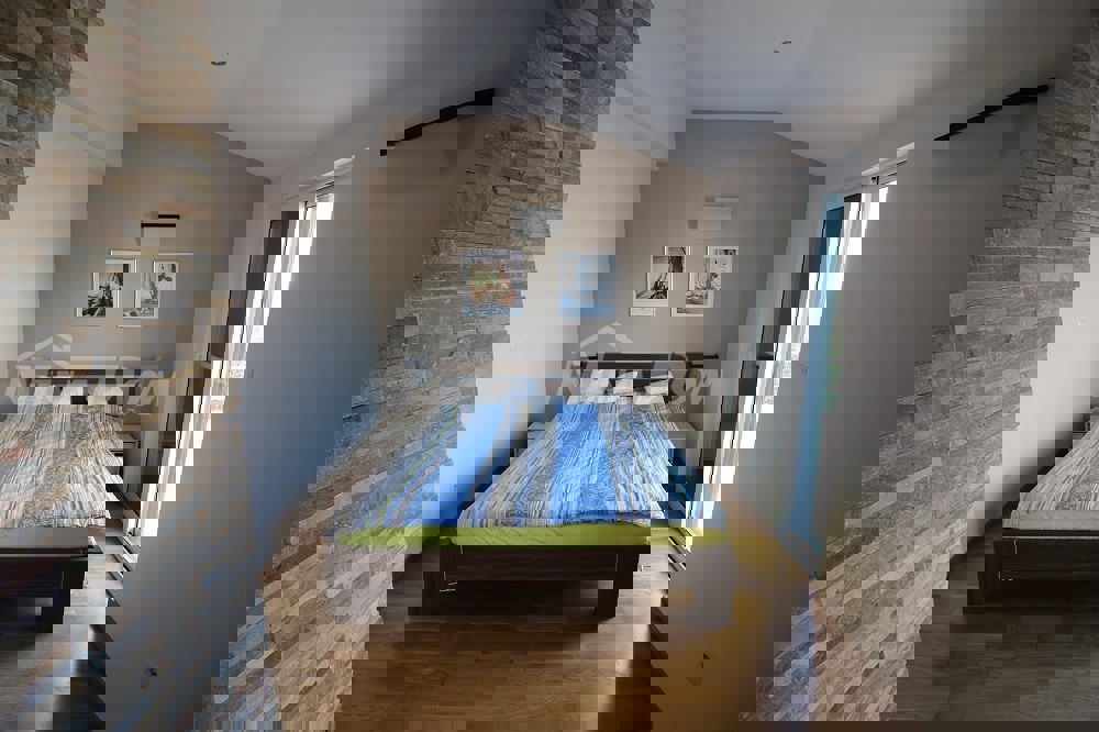 Proprietà di famiglia splendidamente arredata e tenuta, con garage.