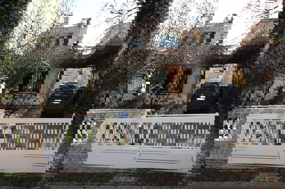 Proprietà di famiglia splendidamente arredata e tenuta, con garage.