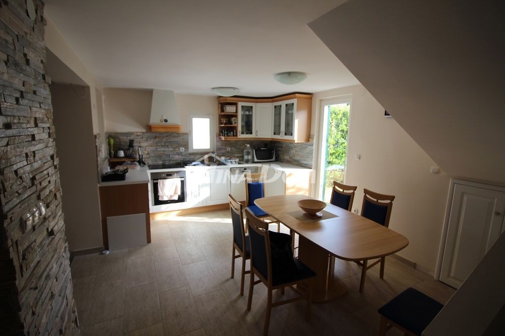 Proprietà di famiglia splendidamente arredata e tenuta, con garage.