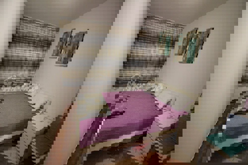 Appartamento al piano terra con due camere da letto a 80 metri dalla spiaggia