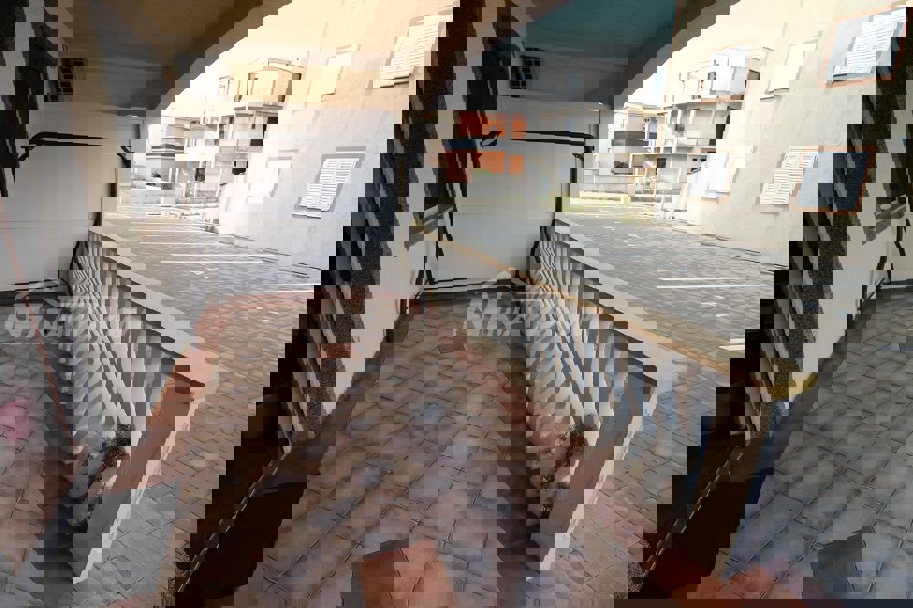 Appartamento al piano terra con due camere da letto a 80 metri dalla spiaggia