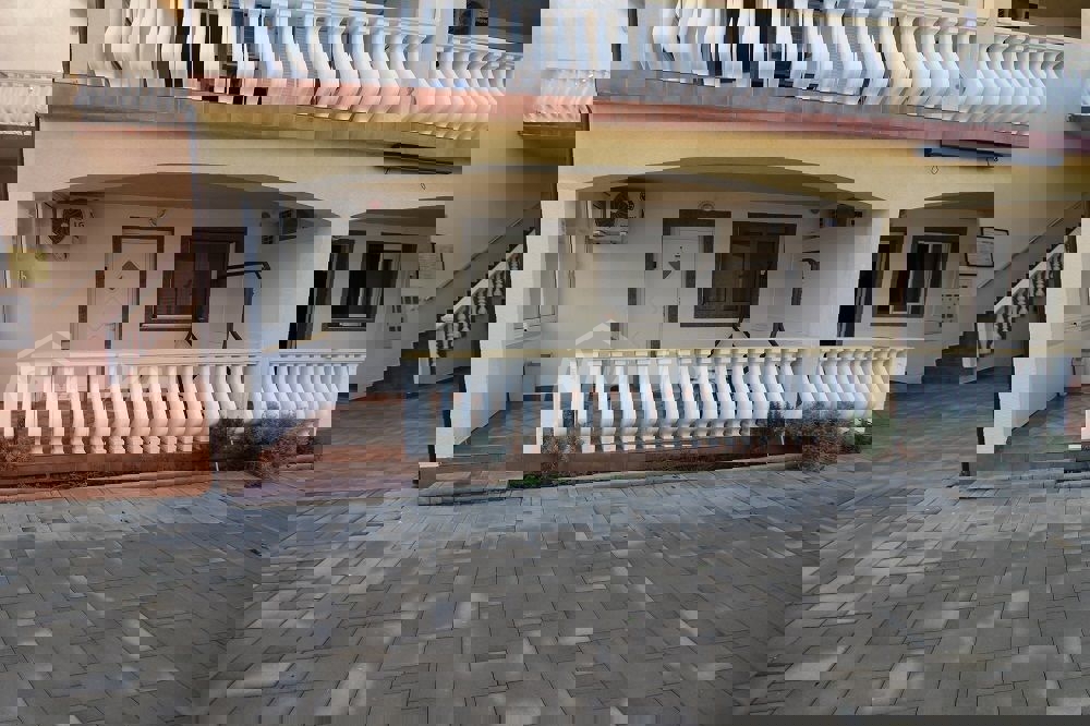 Appartamento al piano terra con due camere da letto a 80 metri dalla spiaggia