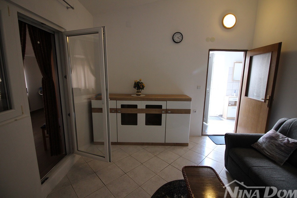 Immobile seconda fila mare con bellissimo giardino