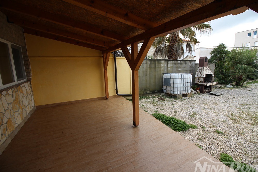 Immobile seconda fila mare con bellissimo giardino